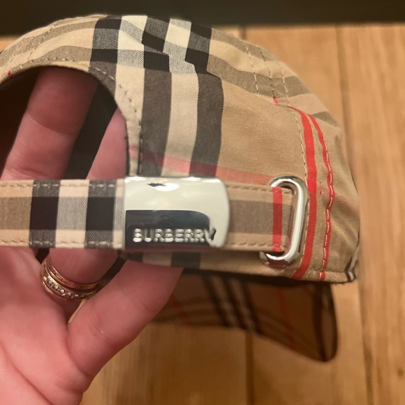 Burberry cap authentic medium - Picture 3 of 7